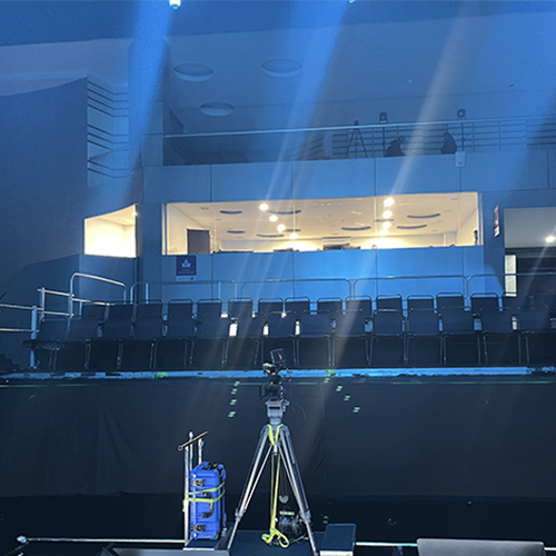 Gradas con escenario de aluminio de 4 niveles