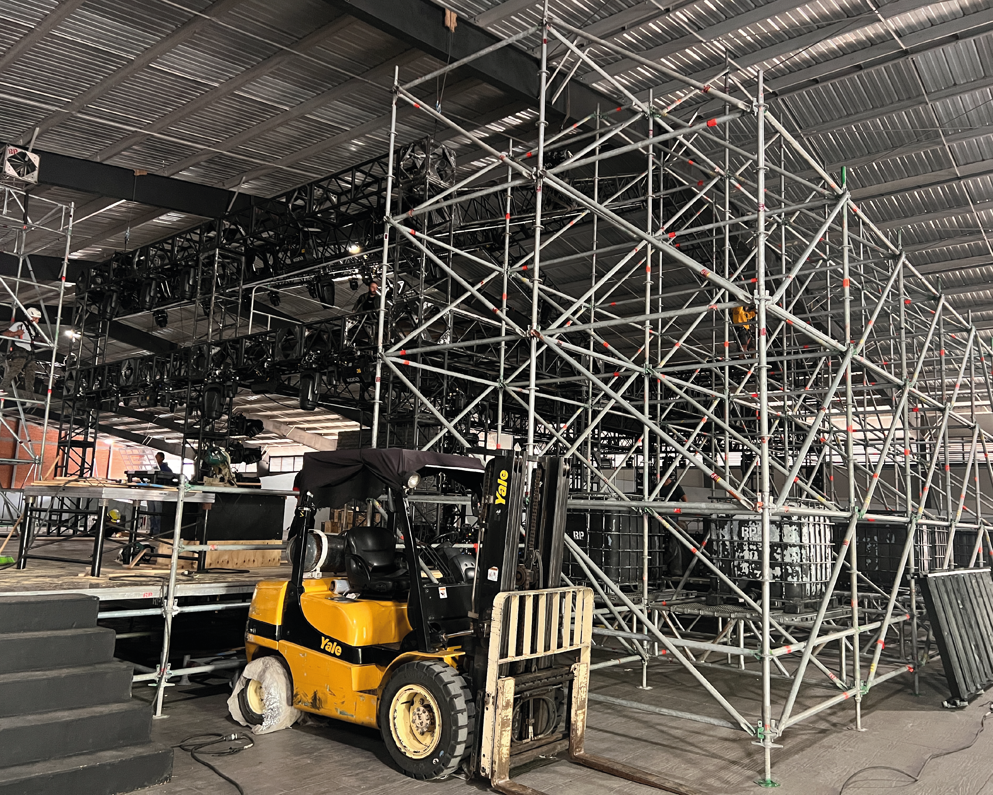 RENTA DE GROUND SUPPORTS, HOSPITALITIES, ESTRUCTURAS LAYHER, MOTORES CM, TRUSSES CIRCULARES, PERSONAL Y EQUIPO DE RIGGING, CARPAS LOSBERGER, TELONES, KABUKI, TRUSSES en Cancún, Playa del Carmen, Cozumel, Riviera Maya, Isla Mujeres, Tulum, Mérida, ideales para bodas, festivales, eventos deportivos, políticos y culturales