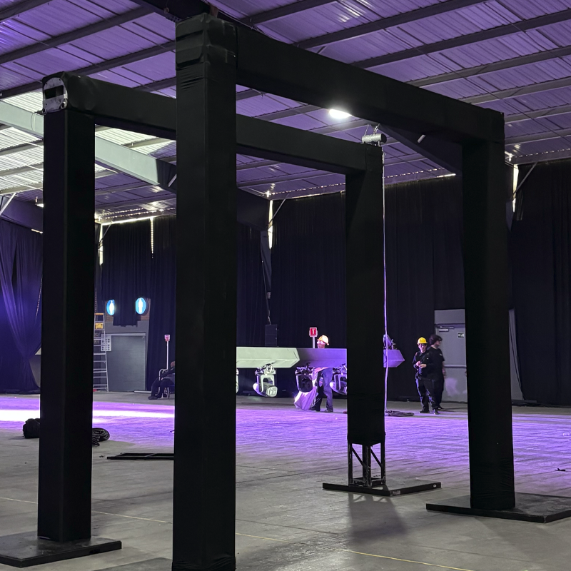 GROUND SUPPORTS, ESCENARIOS, HOSPITALITIES, LAYHER, MOTORES CM, TRUSSES CIRCULARES, RIGGING, RIGGERS ROLLING RISERS, CARPAS LOSBERGER, TELONES, KABUKI, TRUSSES DIFERENTES DIMENSIONES