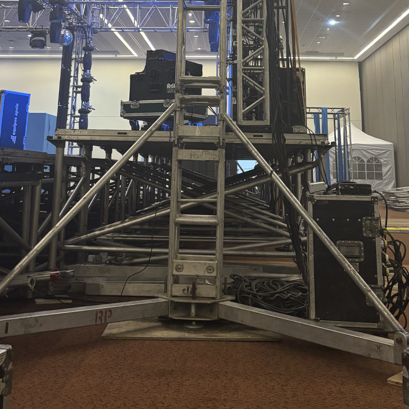 GROUND SUPPORTS, ESCENARIOS, HOSPITALITIES, LAYHER, MOTORES CM, TRUSSES CIRCULARES, RIGGING, RIGGERS ROLLING RISERS, CARPAS LOSBERGER, TELONES, KABUKI, TRUSSES DIFERENTES DIMENSIONES