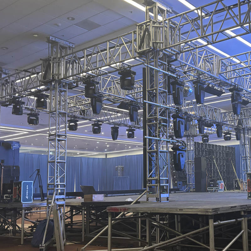 GROUND SUPPORTS, ESCENARIOS, HOSPITALITIES, LAYHER, MOTORES CM, TRUSSES CIRCULARES, RIGGING, RIGGERS ROLLING RISERS, CARPAS LOSBERGER, TELONES, KABUKI, TRUSSES DIFERENTES DIMENSIONES