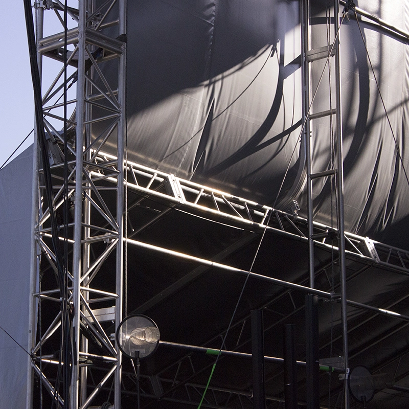GROUND SUPPORTS, ESCENARIOS, HOSPITALITIES, LAYHER, MOTORES CM, TRUSSES CIRCULARES, RIGGING, RIGGERS ROLLING RISERS, CARPAS LOSBERGER, TELONES, KABUKI, TRUSSES DIFERENTES DIMENSIONES