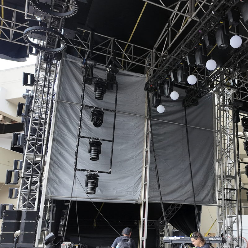 GROUND SUPPORTS, ESCENARIOS, HOSPITALITIES, LAYHER, MOTORES CM, TRUSSES CIRCULARES, RIGGING, RIGGERS ROLLING RISERS, CARPAS LOSBERGER, TELONES, KABUKI, TRUSSES DIFERENTES DIMENSIONES