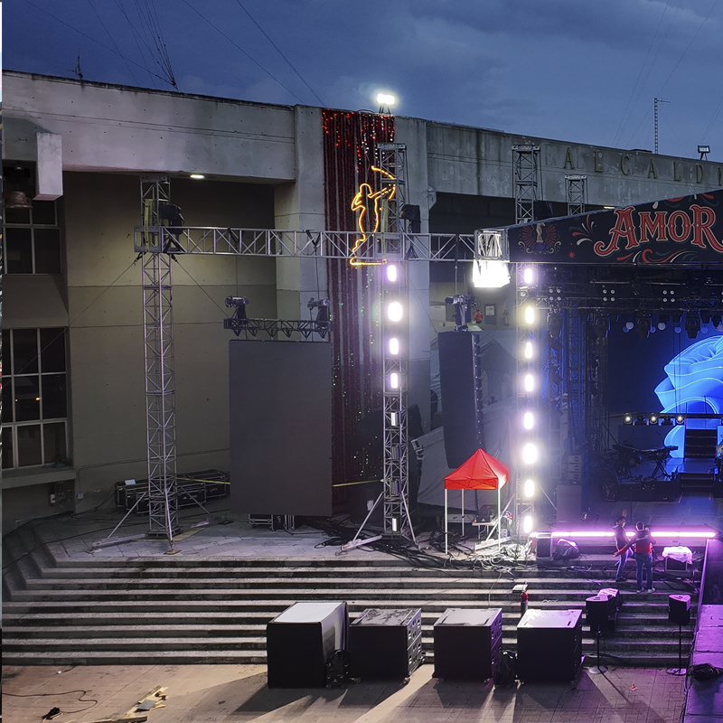GROUND SUPPORTS, ESCENARIOS, HOSPITALITIES, LAYHER, MOTORES CM, TRUSSES CIRCULARES, RIGGING, RIGGERS ROLLING RISERS, CARPAS LOSBERGER, TELONES, KABUKI, TRUSSES DIFERENTES DIMENSIONES