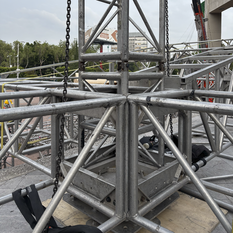 GROUND SUPPORTS, ESCENARIOS, HOSPITALITIES, LAYHER, MOTORES CM, TRUSSES CIRCULARES, RIGGING, RIGGERS ROLLING RISERS, CARPAS LOSBERGER, TELONES, KABUKI, TRUSSES DIFERENTES DIMENSIONES