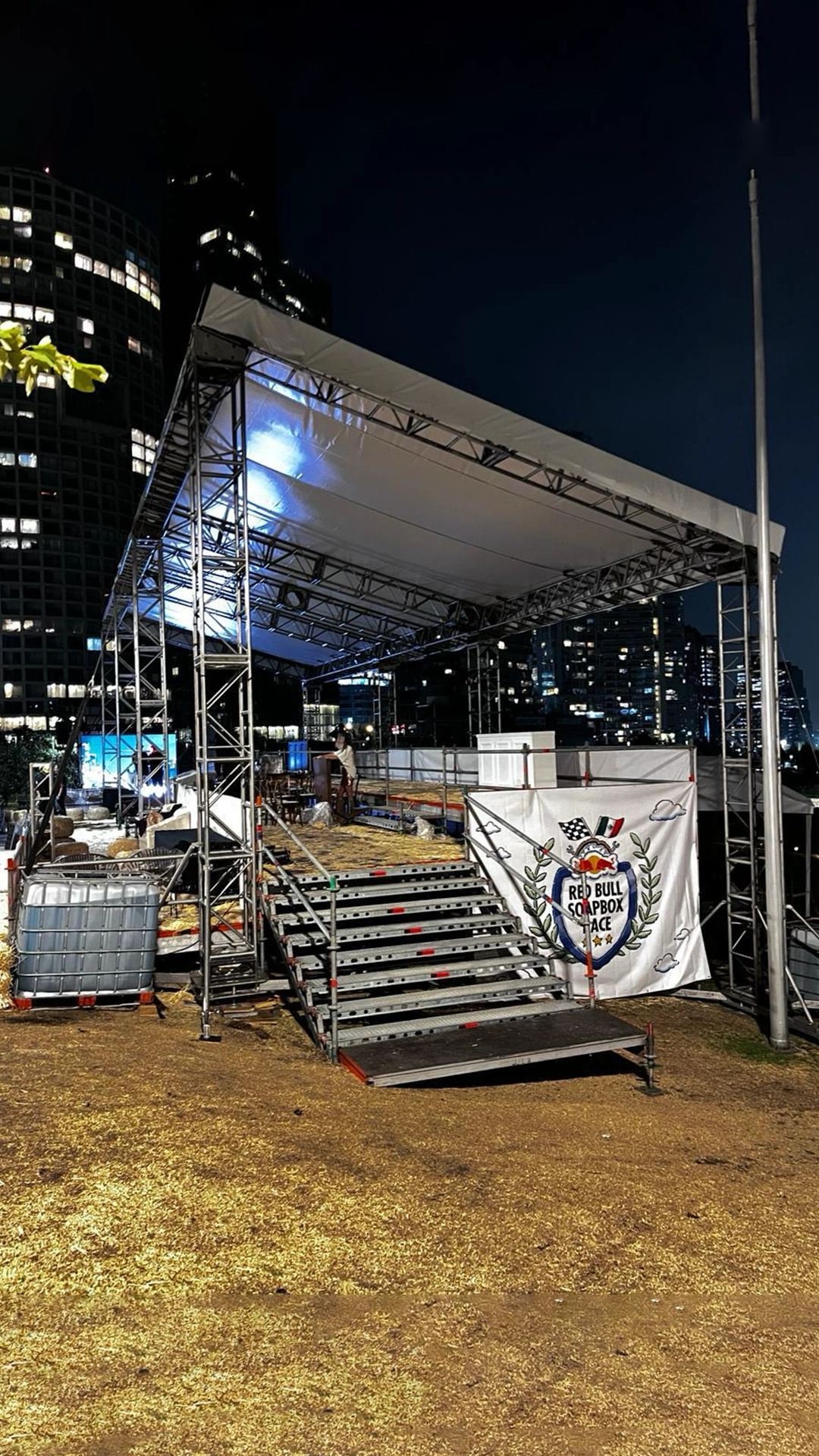 DESIGNS en trusses para festivales en riviera maya