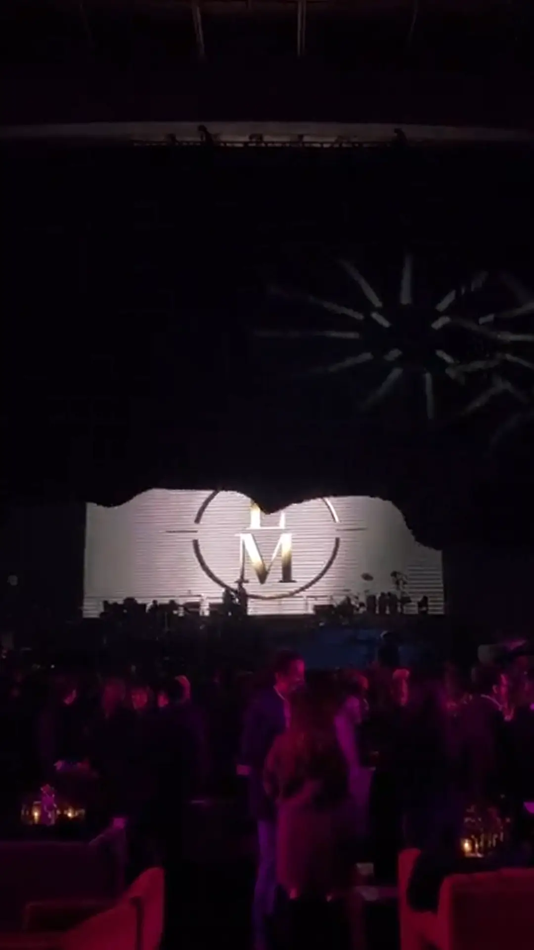 Ground support para crash my playa moon palace