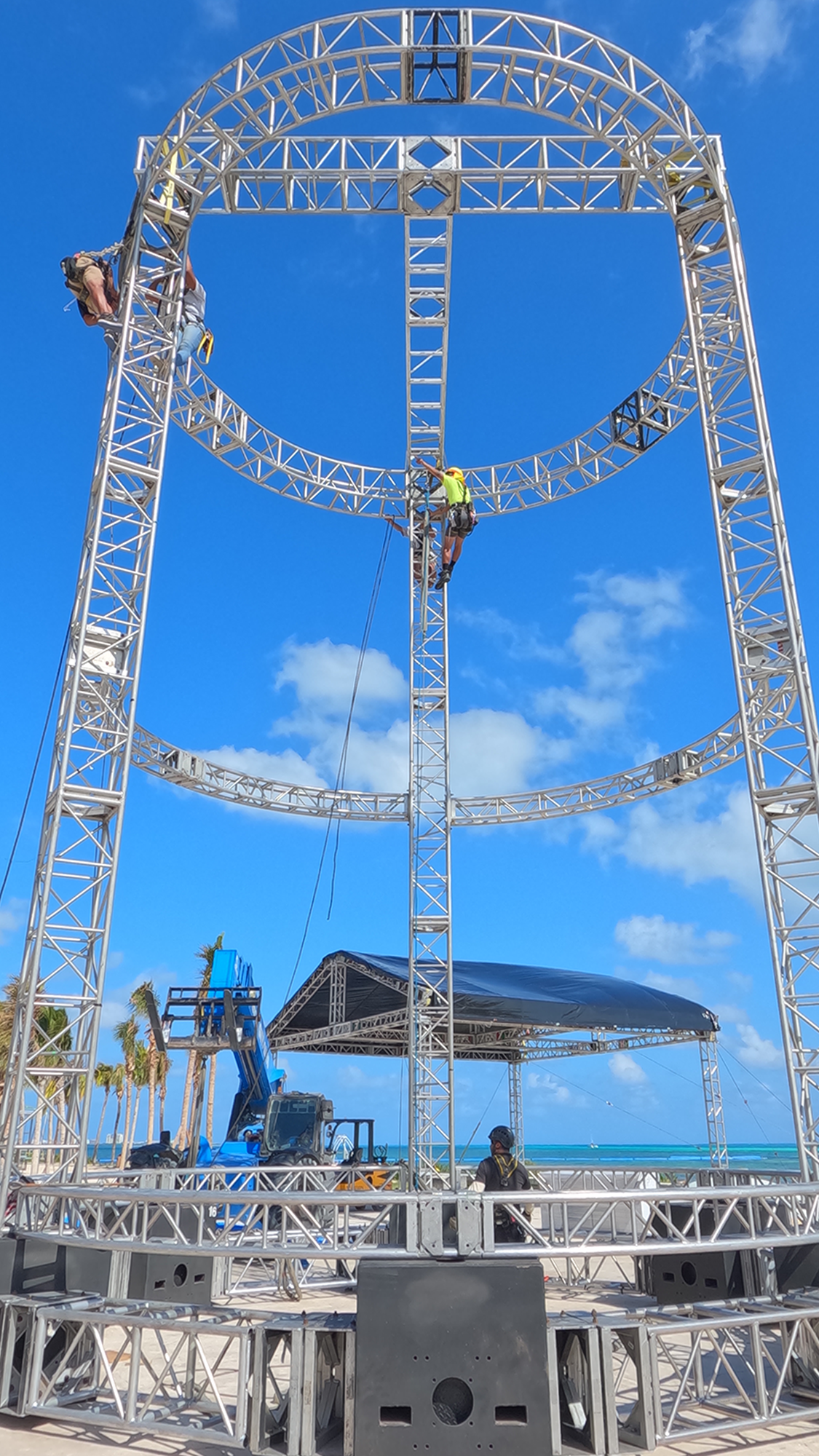 Ground support para crash my playa moon palace